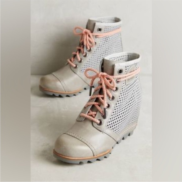 Sorel 1964 Premium Dove Gray Perforated Leather Hidden Wedge Lace Up Boots NWOB - Picture 2 of 9